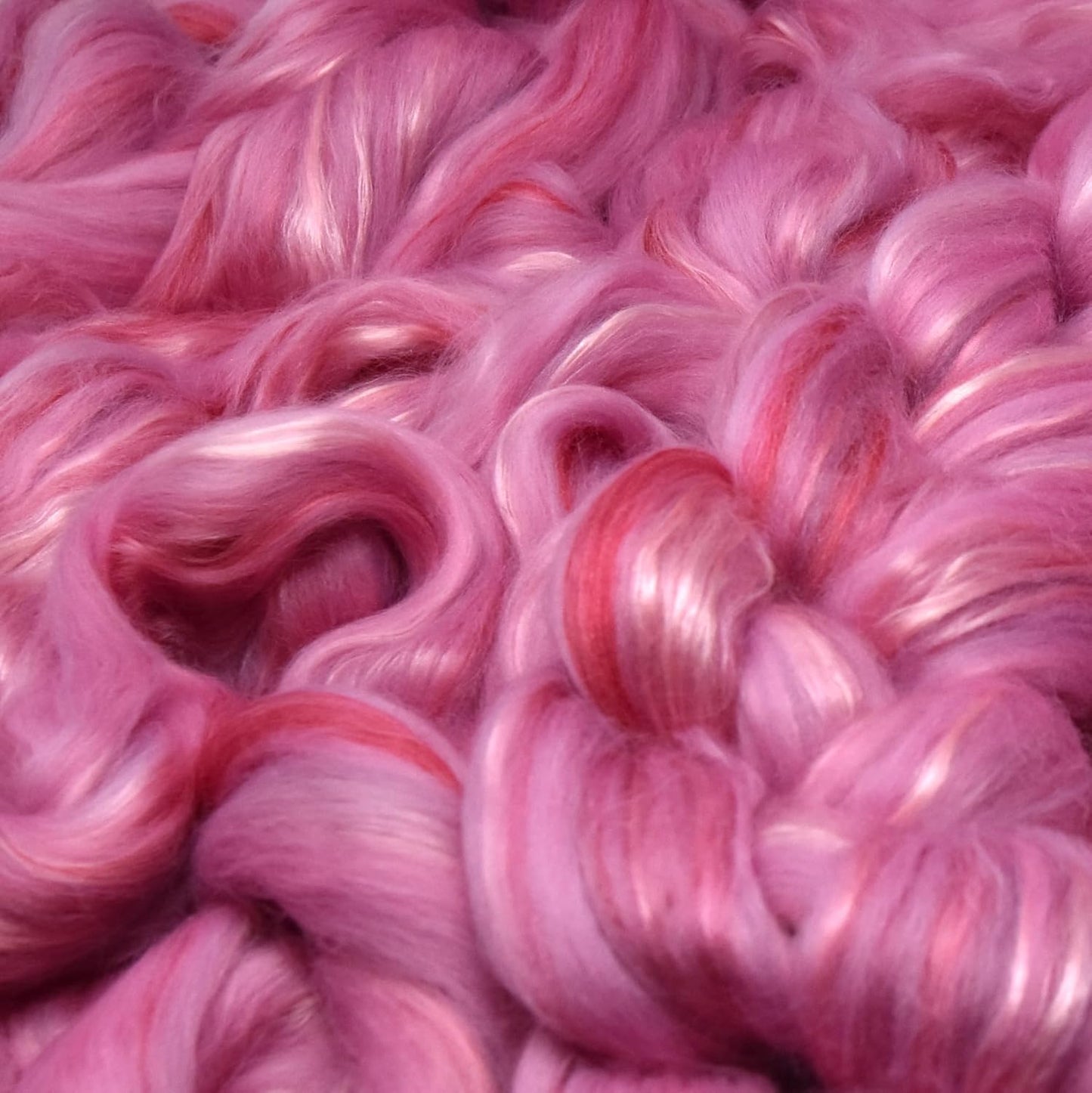 Merino Silk Luxe Tonal Designer Blend. Superfine Merino, Mulberry Silk, Tussah Silk. Top Roving for Spinning or Felting. Pink Petal 4oz