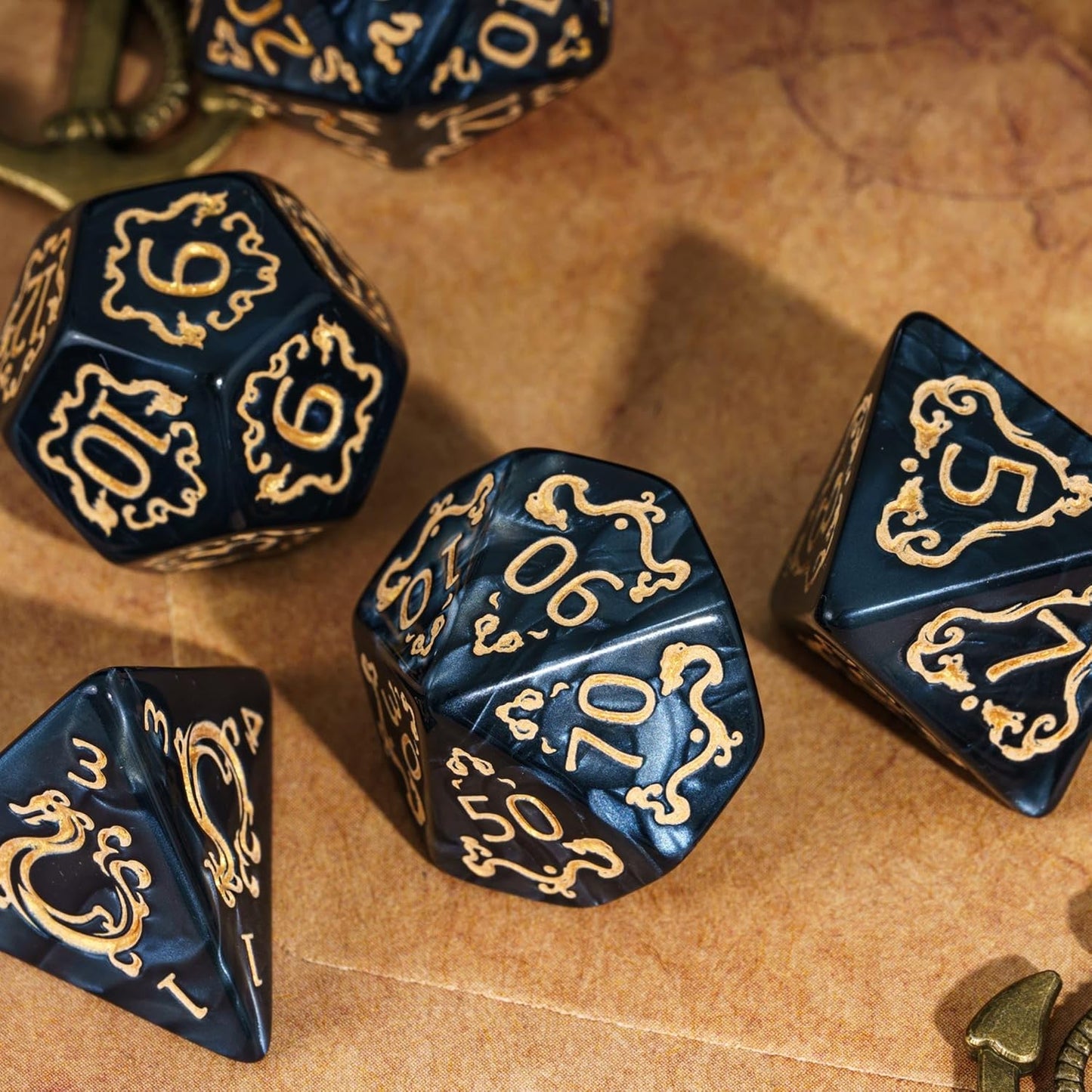 7-Die DND Dice Set Dragon Pattern Polyhedral Die with Leather Bag D&D Dice Set for RPG Table Games (Black W/Gold Dragon Pattern)