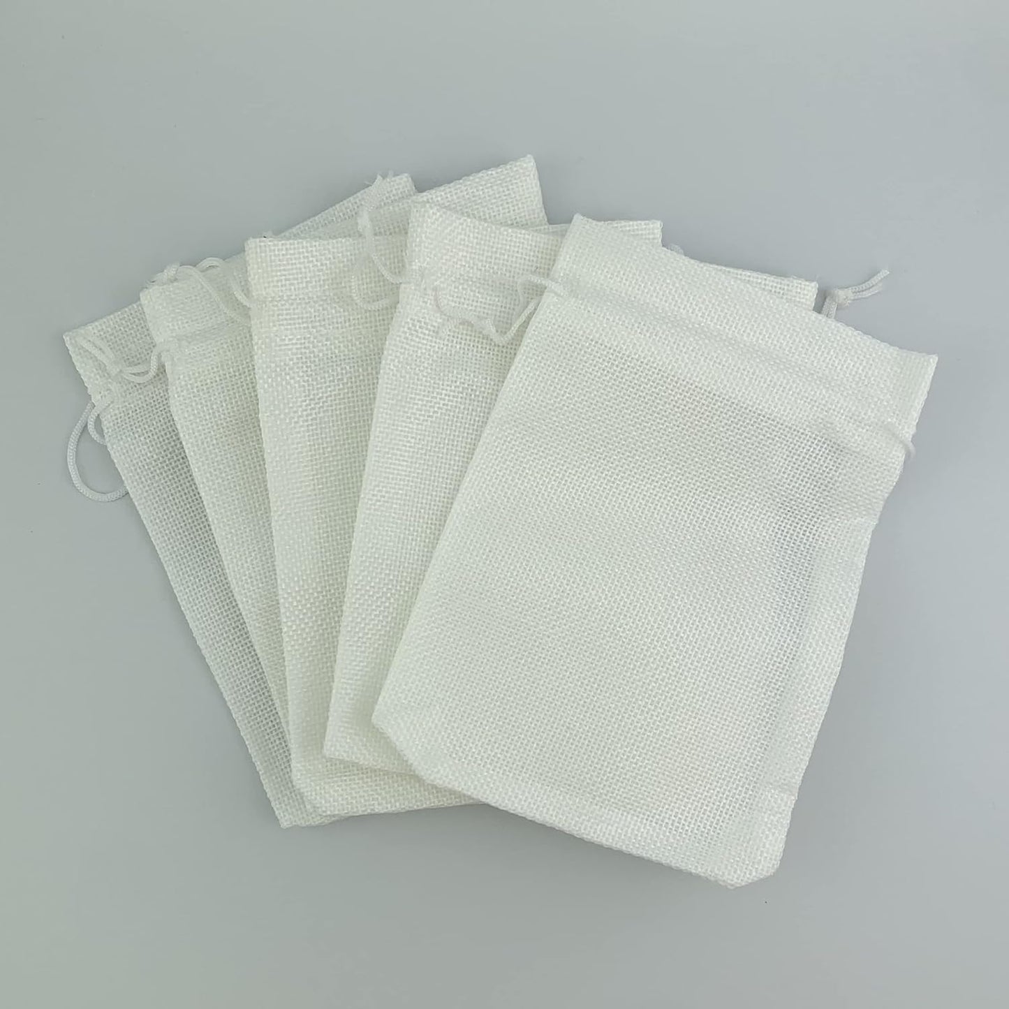 Palmhomee Pack of 25 Burlap Gift Bags with Drawstring Linen Jewelry Pouches Wedding Hessian Jute Bags for Birthday and Treat Pouches Party Wedding Favors Gift (5x7 Inch, White)