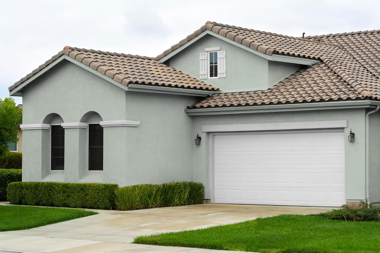 EVOLVE Paint & Primer: Environment-friendly, Low Sheen with One-coat Coverage for Interior & Exterior surfaces (Greenhouse, 5-Gallon)