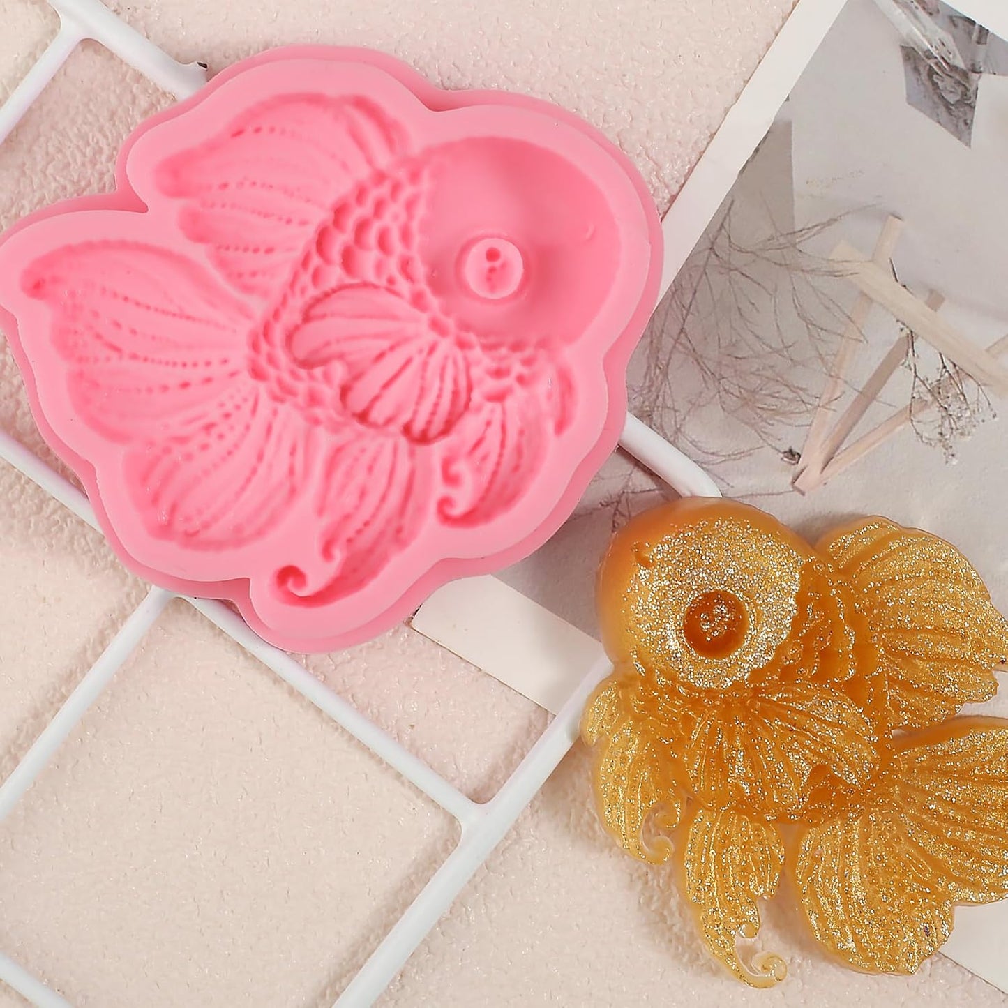 1 Pcs Vivid Ocean Theme Fish Fondant Mold, Cute Fish Candy Silicone Mold for Cake Decoration, Cupcake Toppers, Chocolate Candy Craft Dough, Chewing Gum, Resin Clay, Bath Bomb