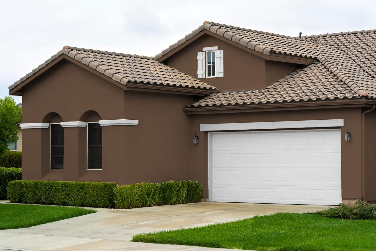 EVOLVE Paint & Primer: Environment-friendly, Low Sheen with One-coat Coverage for Interior & Exterior surfaces (Bark Brown, 5-Gallon)