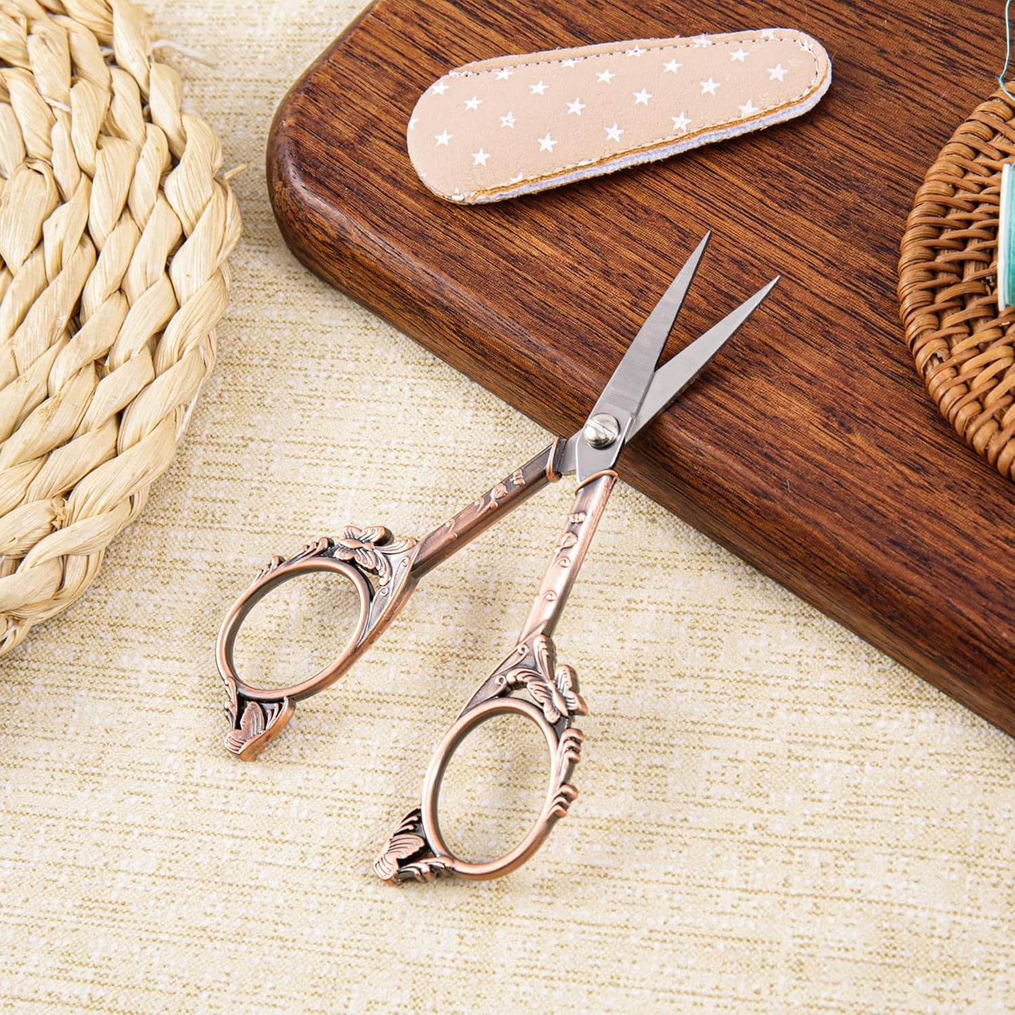 Small Craft Scissors with Cover, Comfortable Handles With Beautiful Butterfly Decos and Sharp Tips, Tools for Crochet, Embroidery,Sewing