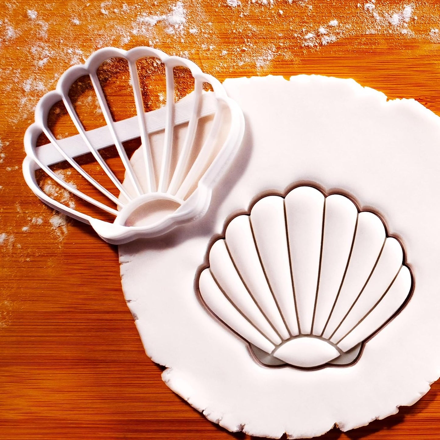 BAKERLOGY Scallop Shell Cookie Cutter - Bake Nautical Beach Treats - Detailed Biscuit Cutter Design for Baking and Crafts, ideal on fondant, dough, clay