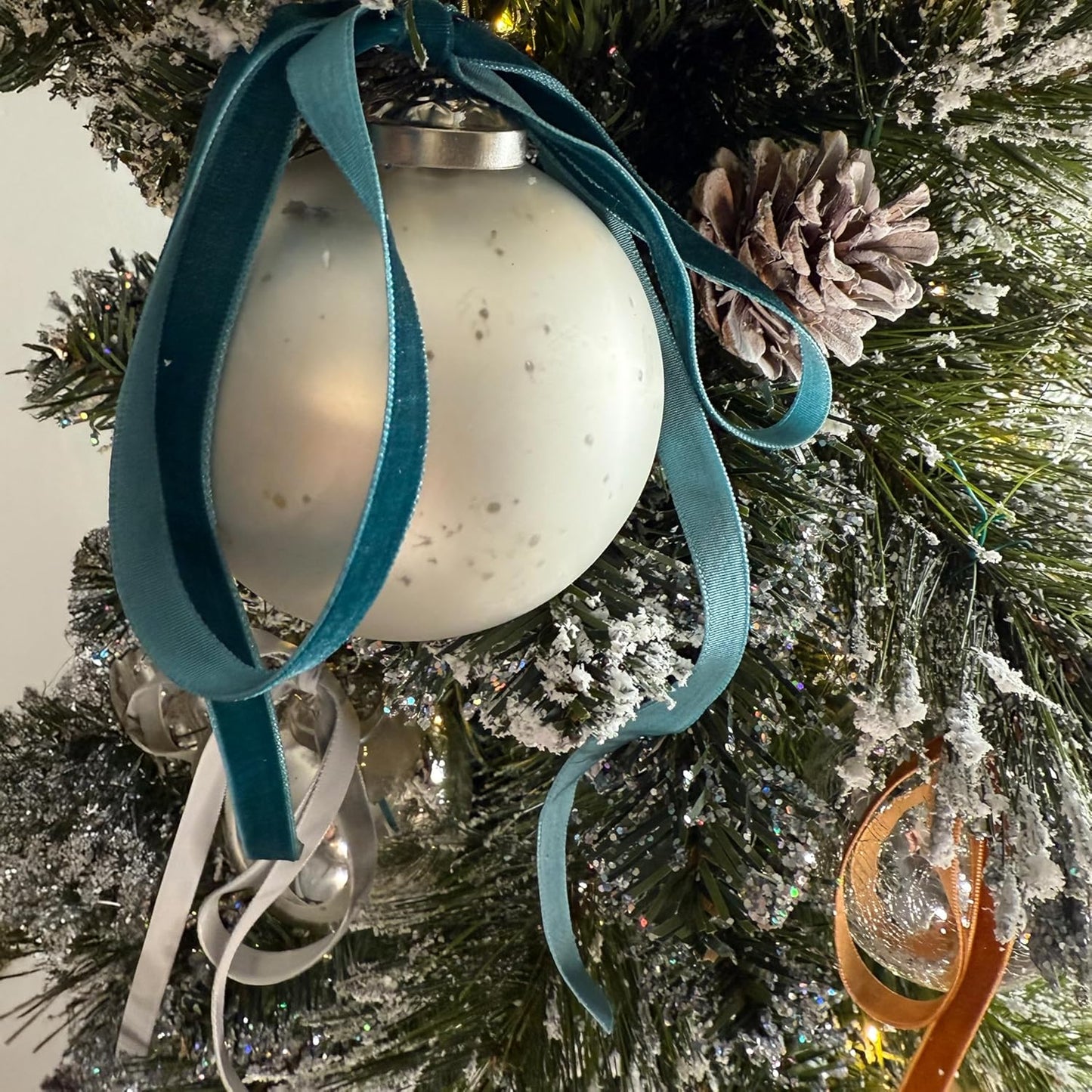 LaRibbons Thin Velvet Ribbon 3/8 Inch x 25 Yards, Dark Blue Velvet Ribbon for Christmas Tree, Gift Wrapping, Wreath Bow, Outdoor Decoration